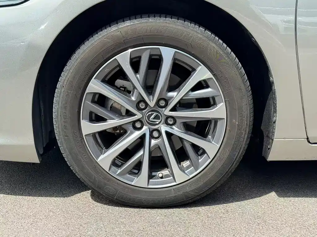 Lexus ES — фото 19