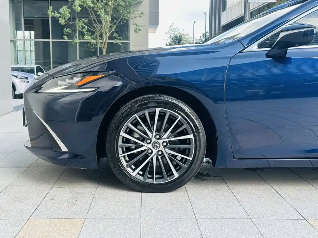 Lexus ES — фото 21