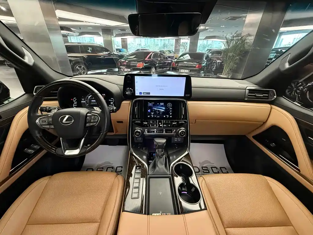 Lexus LX — фото 11