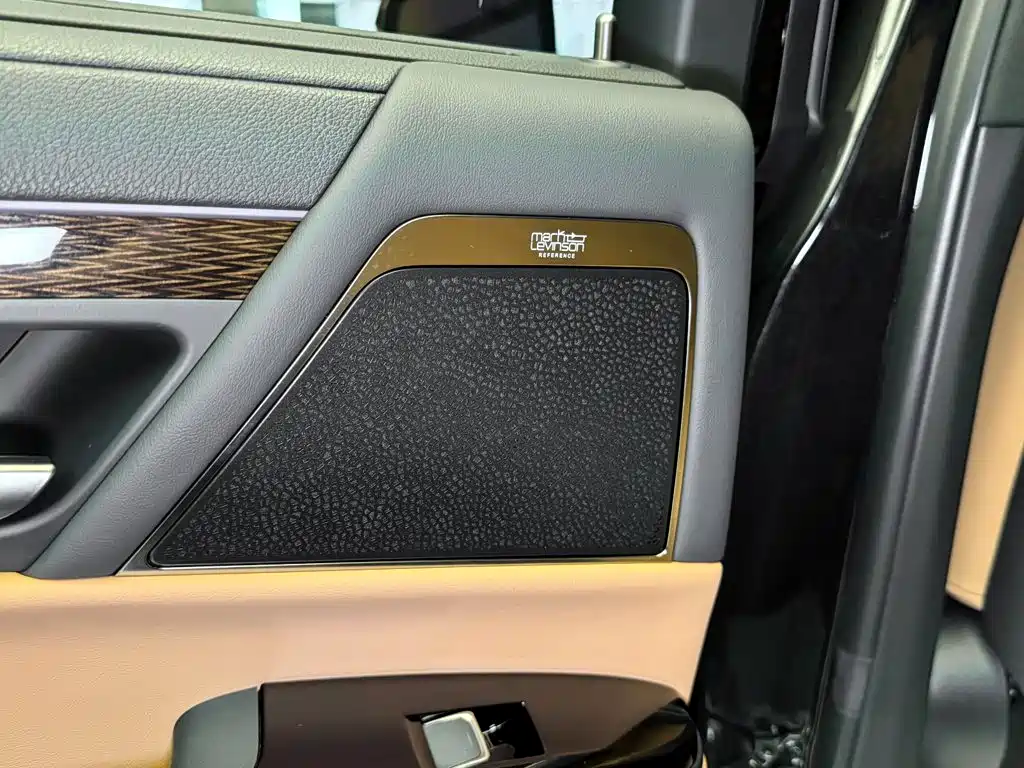 Lexus LX — фото 9