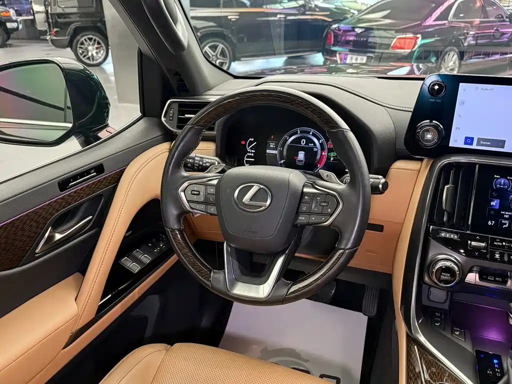 Lexus LX — фото 10