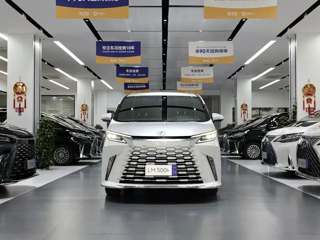 Lexus LM — фото 3