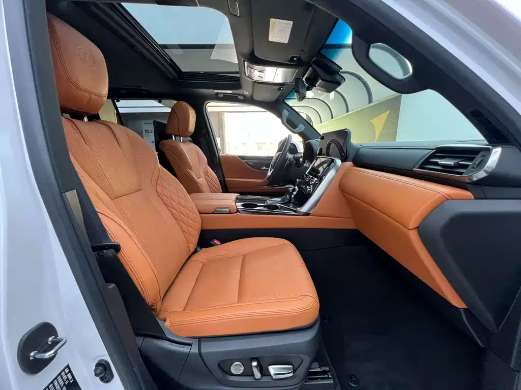 Lexus LX — фото 13