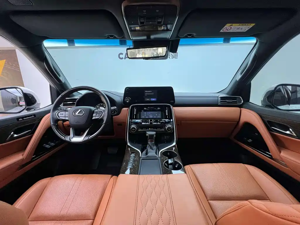 Lexus LX — фото 9