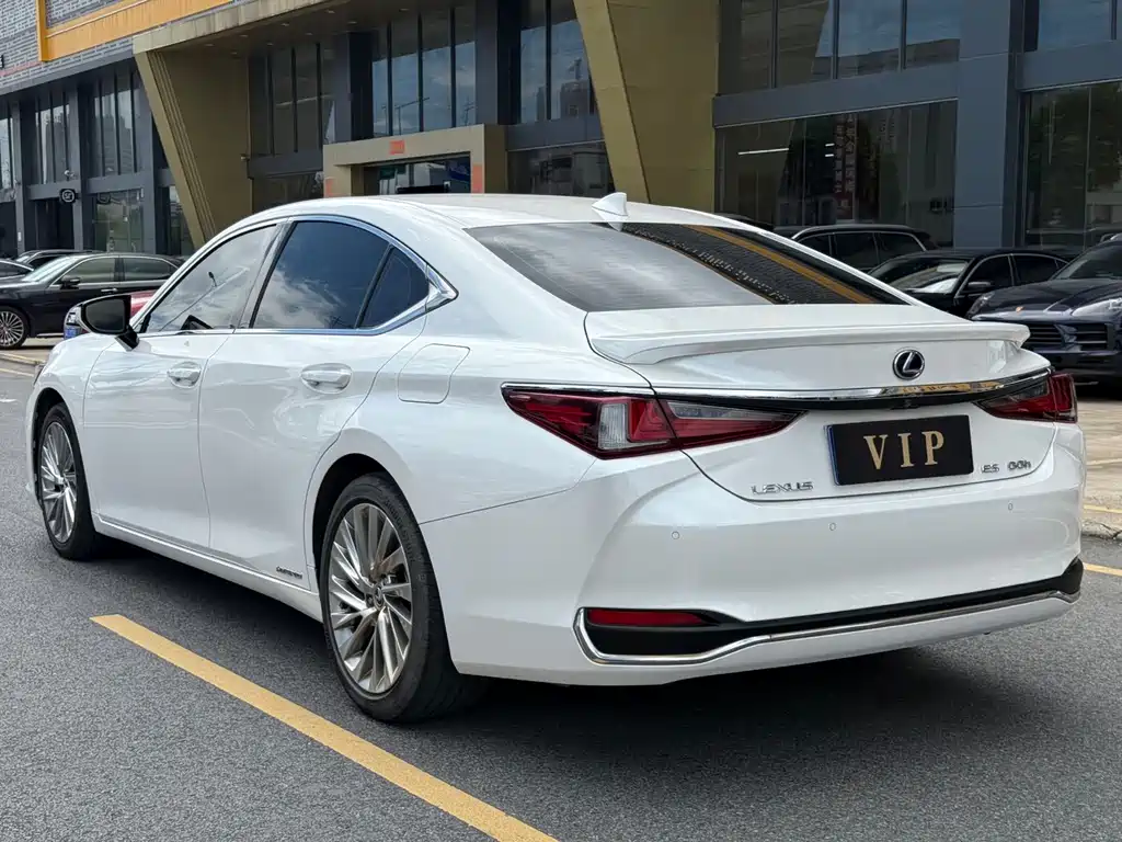 Lexus ES — фото 9