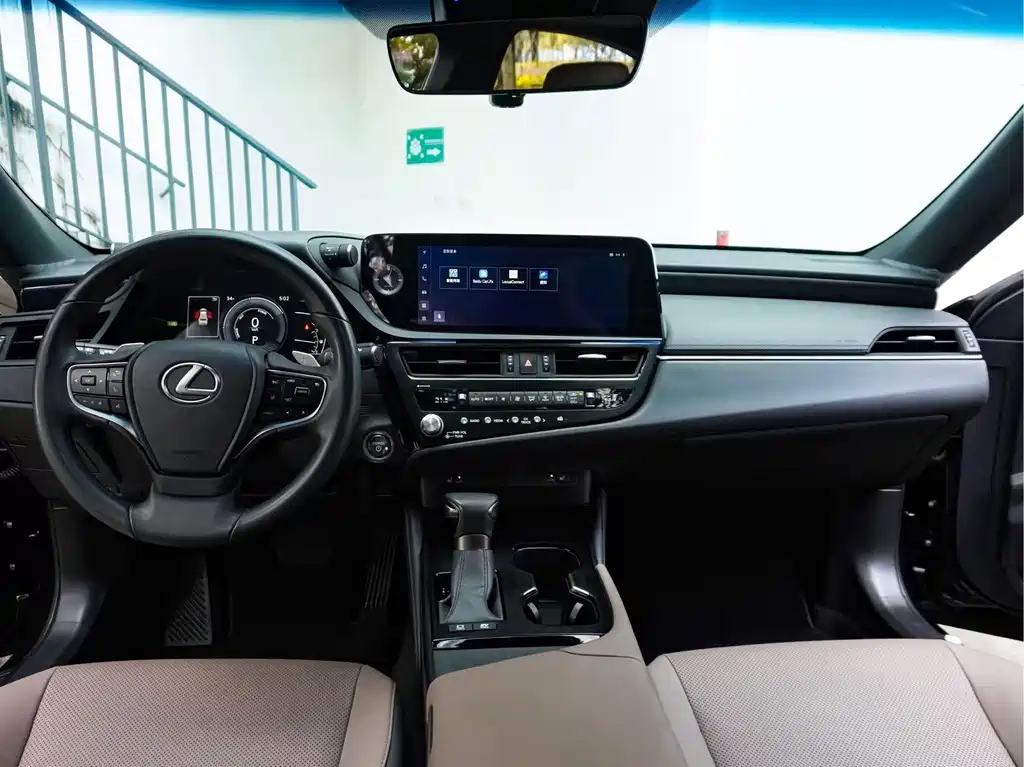 Lexus ES — фото 15