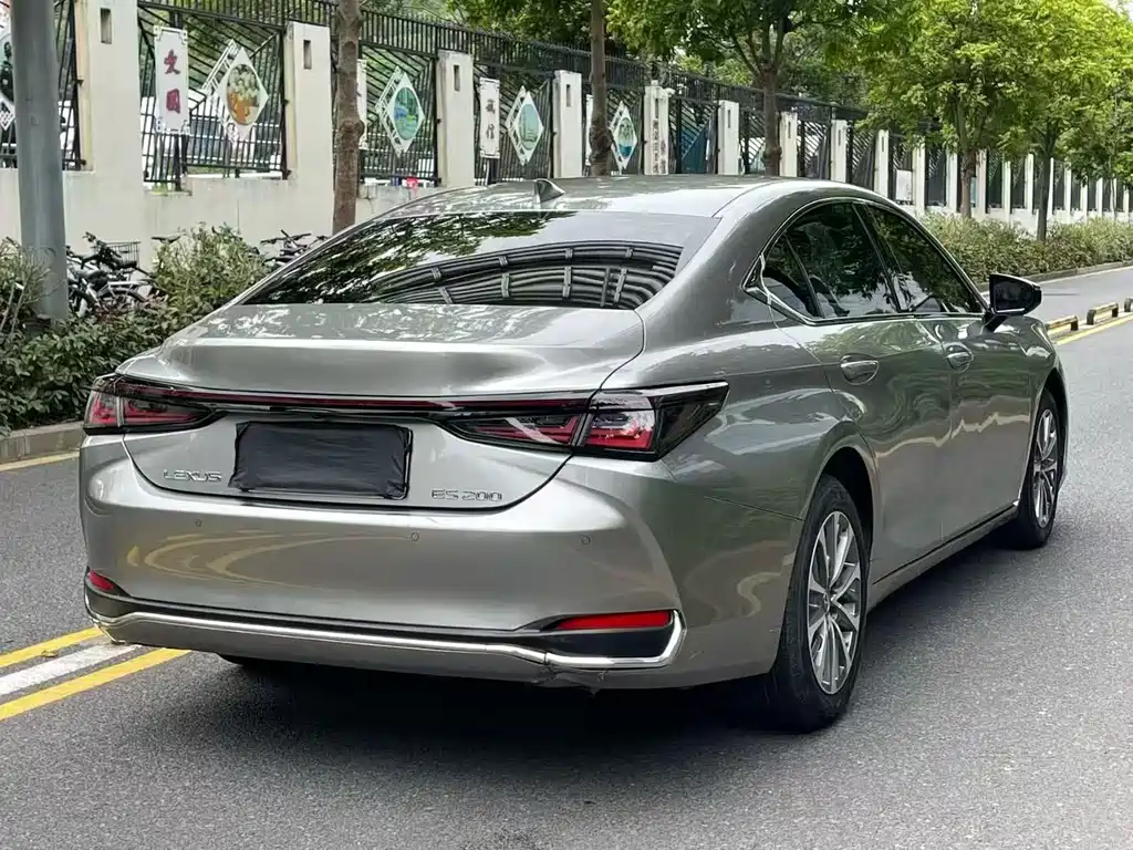 Lexus ES — фото 9