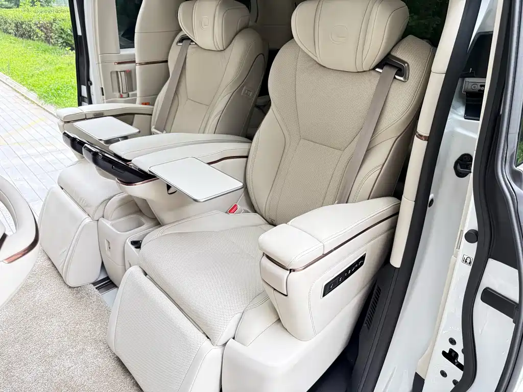 Lexus LM — фото 10