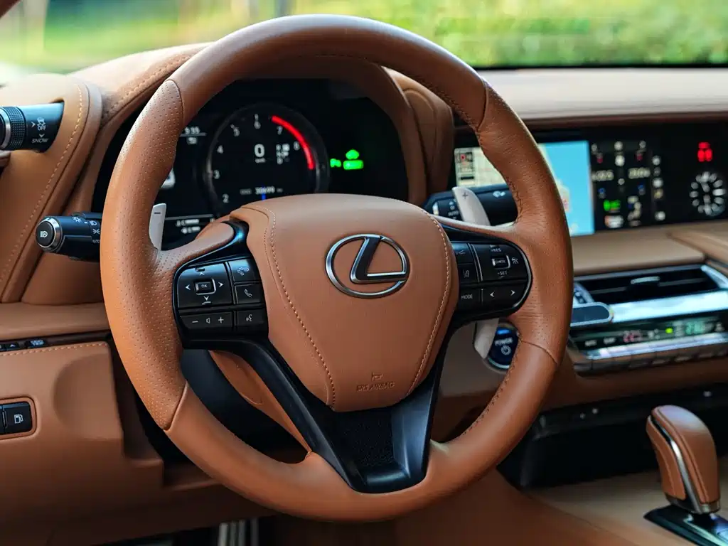 Lexus LC — фото 10
