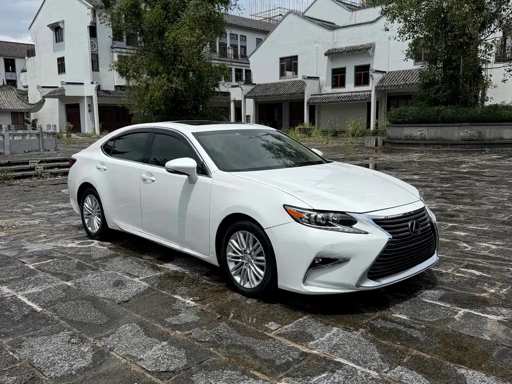 Lexus ES — фото 3