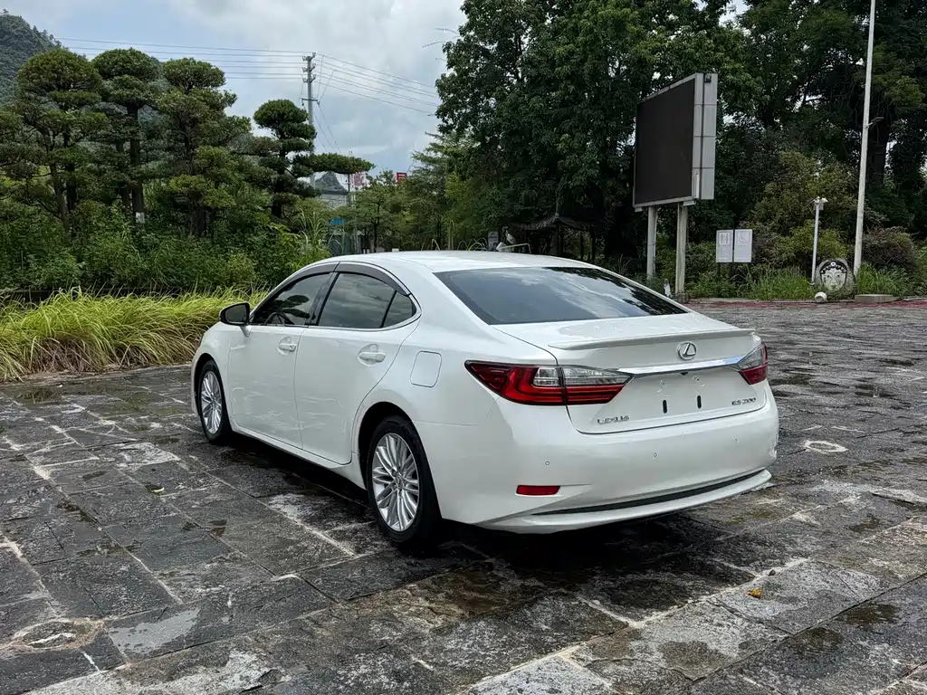 Lexus ES — фото 5