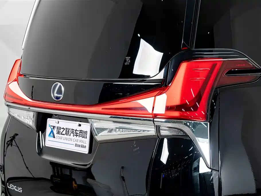 Lexus LM — фото 8