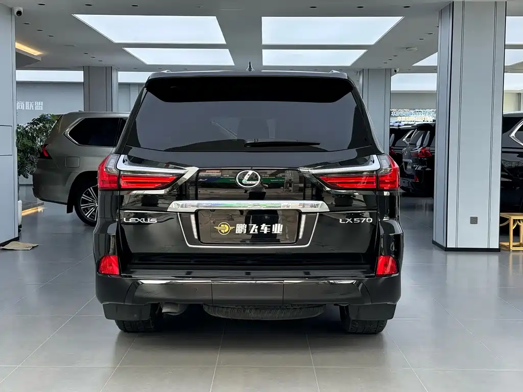 Lexus LX — фото 3