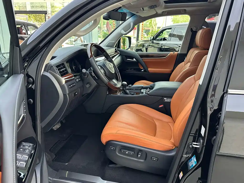 Lexus LX — фото 4