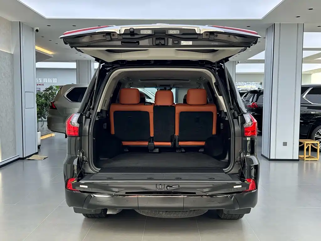 Lexus LX — фото 9