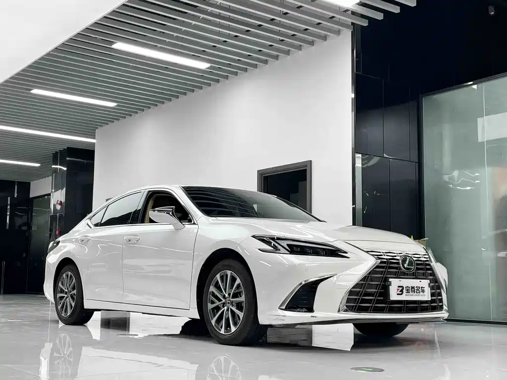 Lexus ES — фото 3