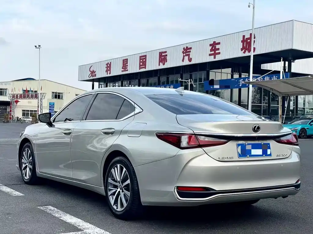 Lexus ES — фото 4