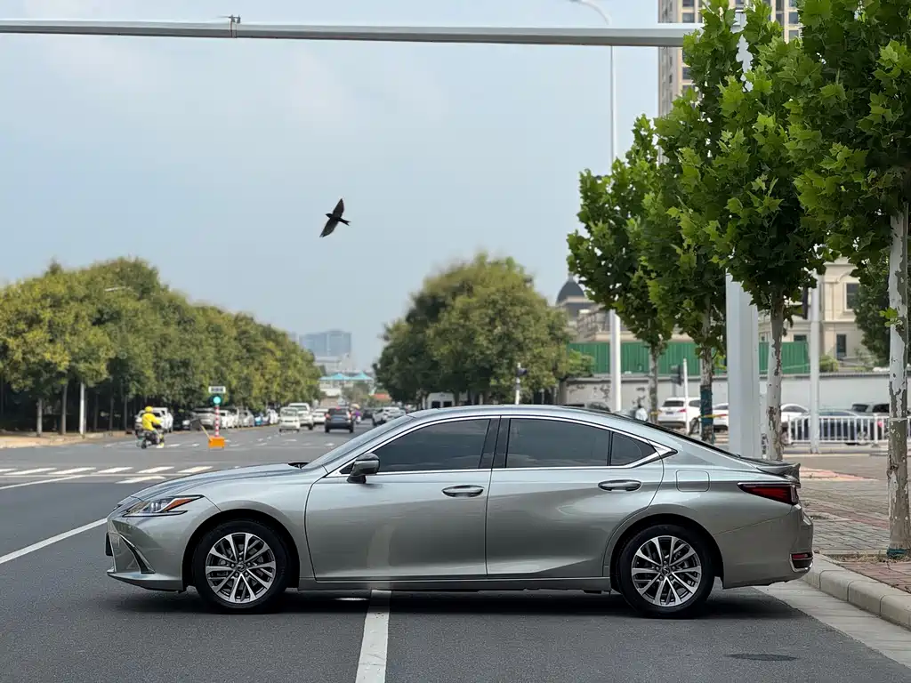 Lexus ES — фото 4
