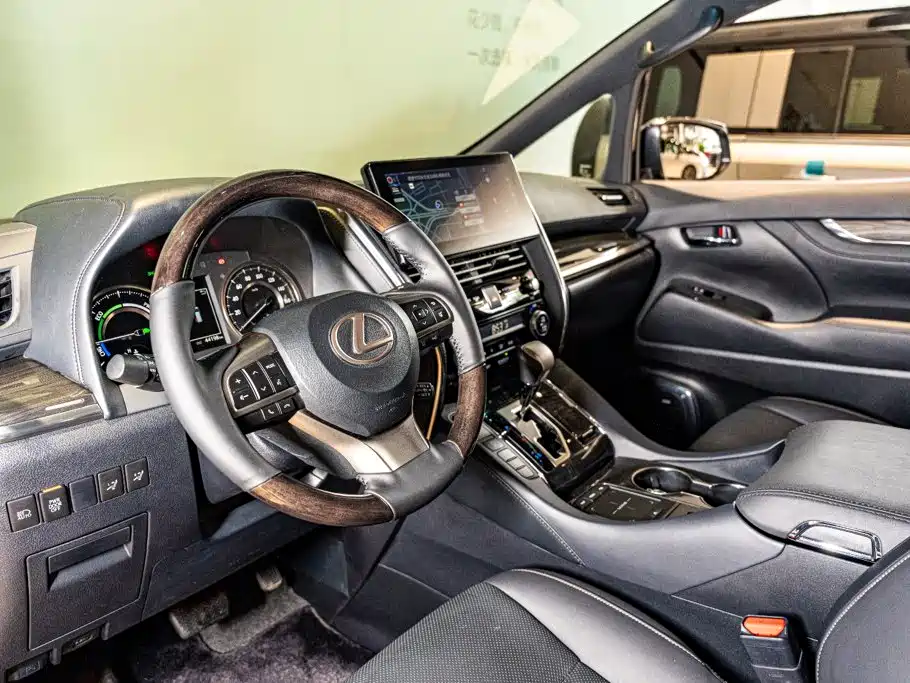 Lexus LM — фото 6