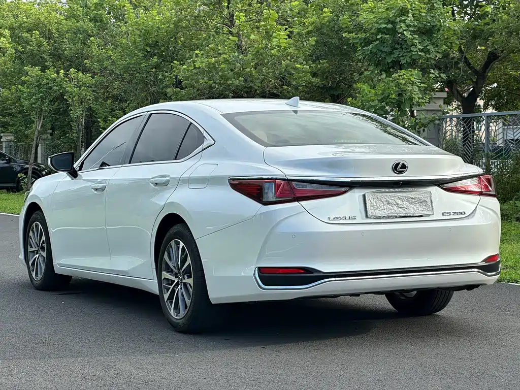 Lexus ES — фото 4