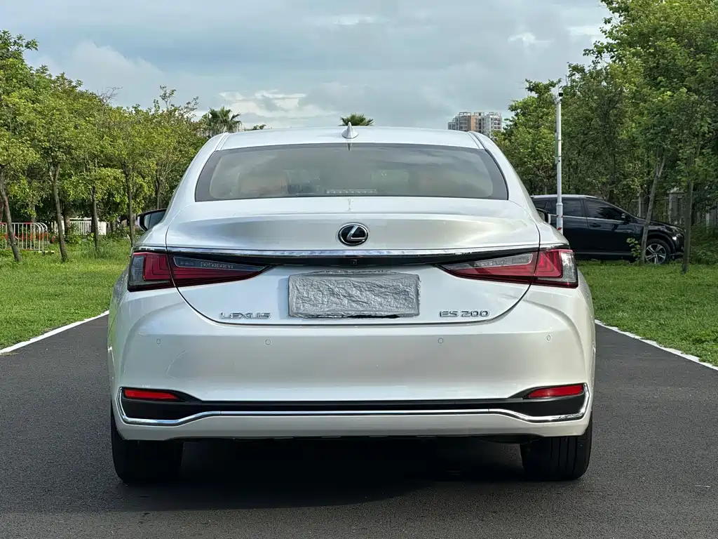Lexus ES — фото 5