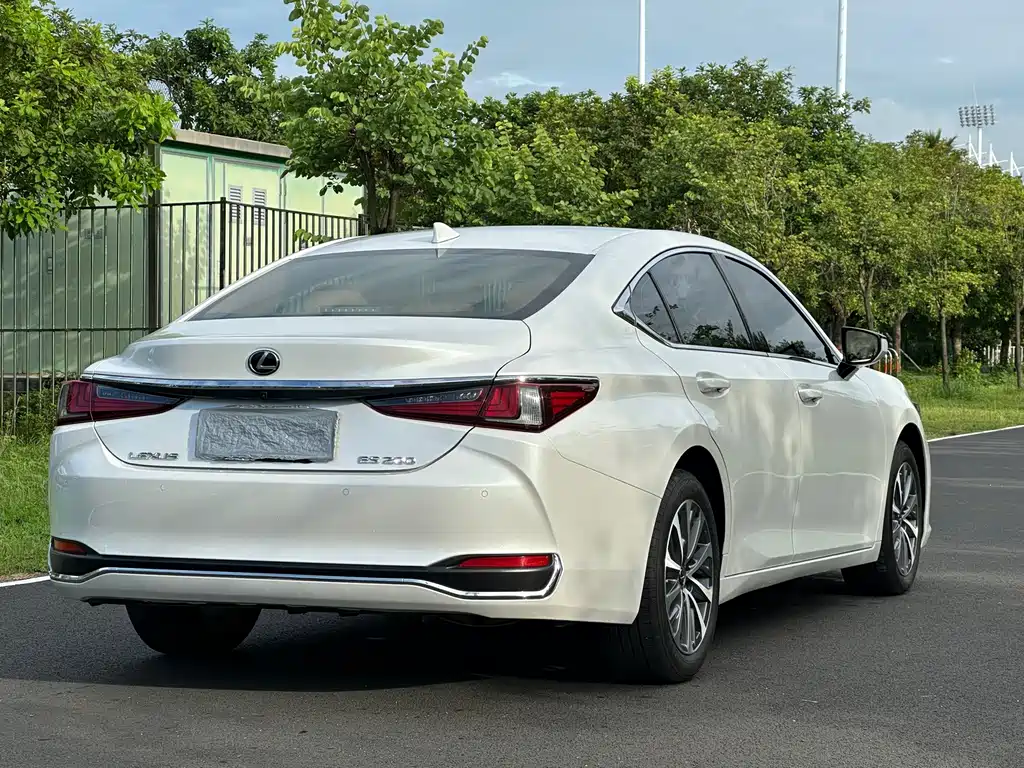 Lexus ES — фото 6