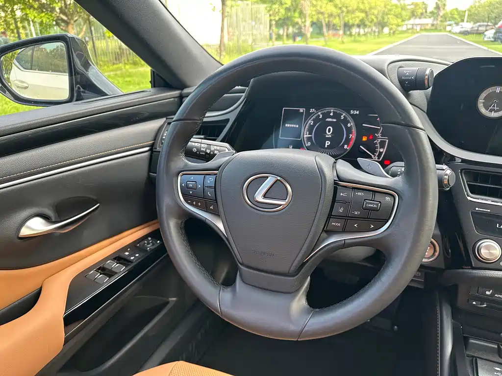 Lexus ES — фото 10