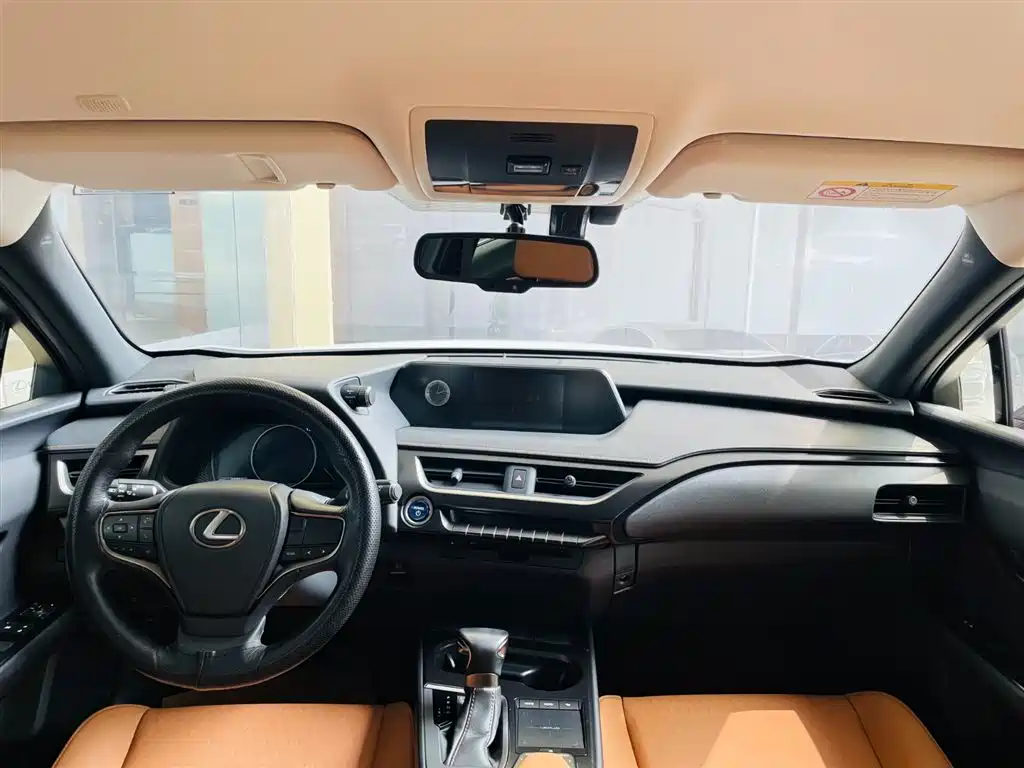 Lexus UX — фото 4
