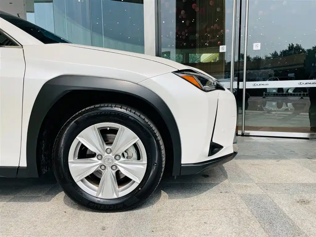 Lexus UX — фото 8