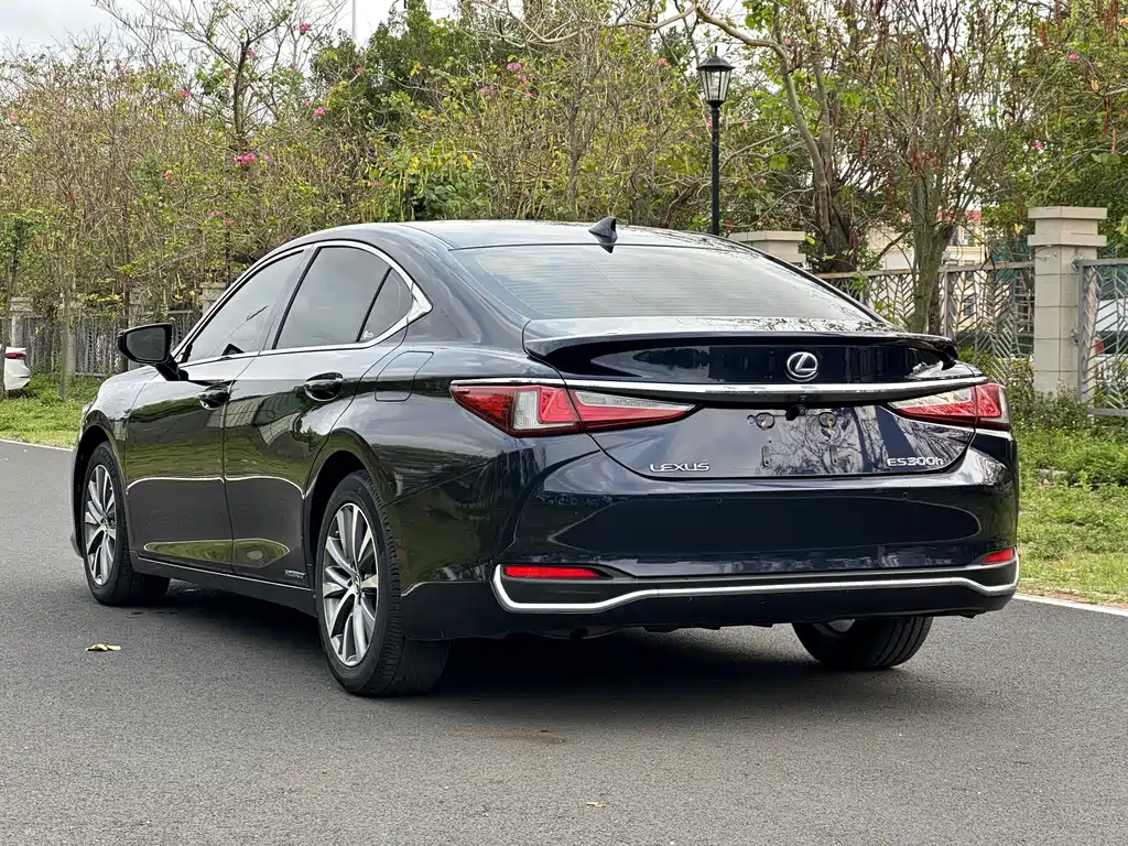 Lexus ES — фото 4