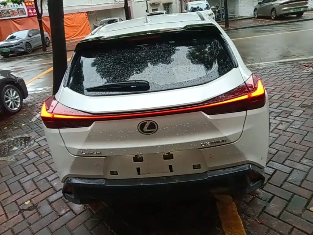 Lexus UX — фото 6