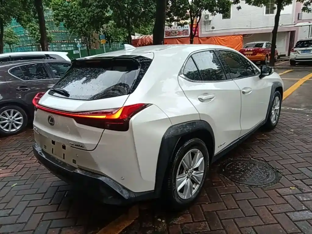 Lexus UX — фото 7
