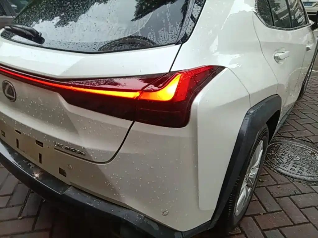 Lexus UX — фото 8