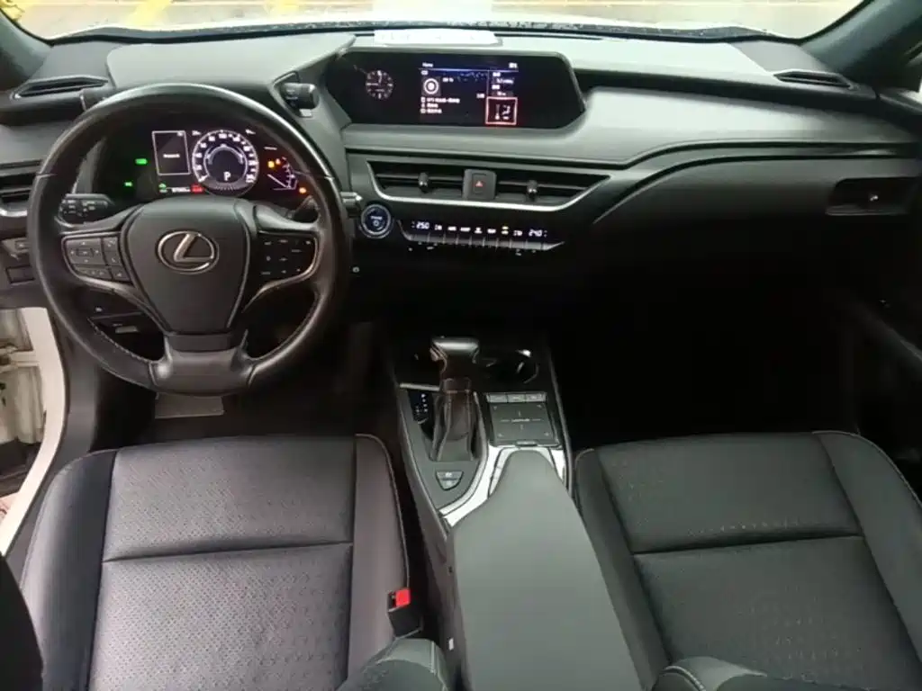 Lexus UX — фото 10
