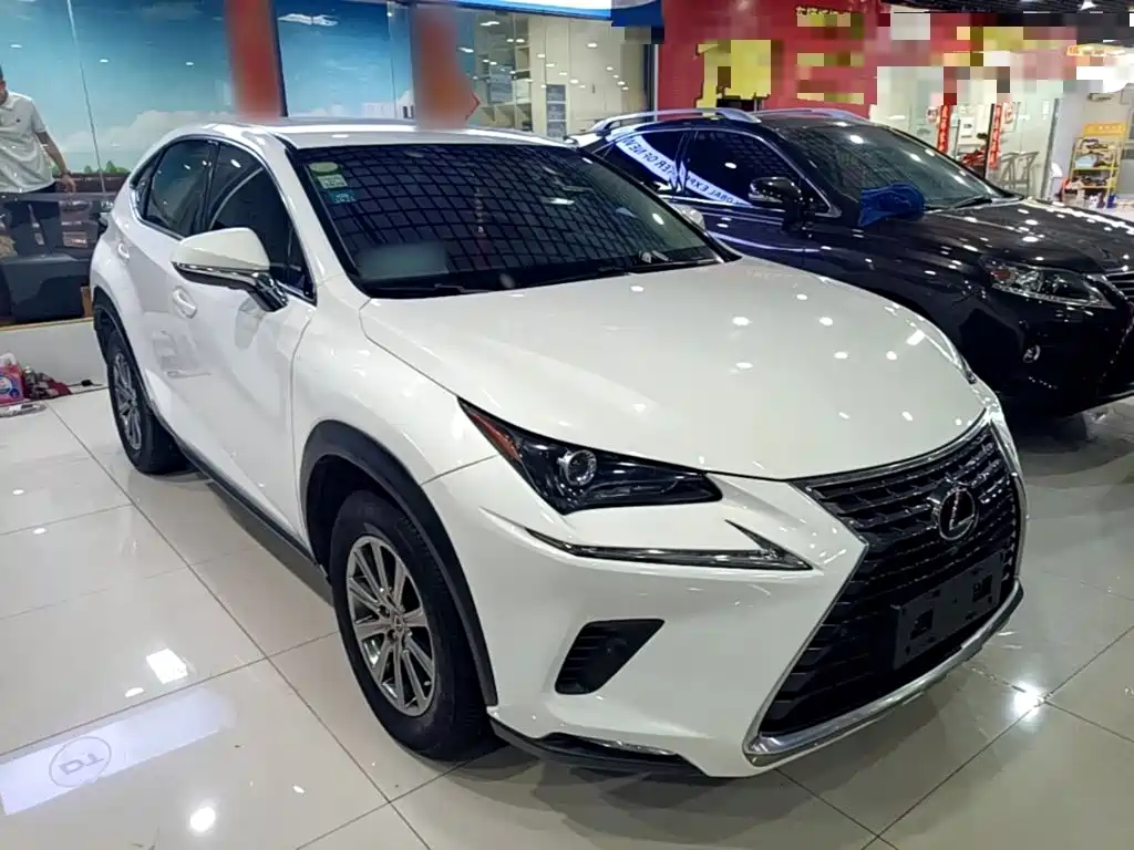 Lexus NX — фото 4