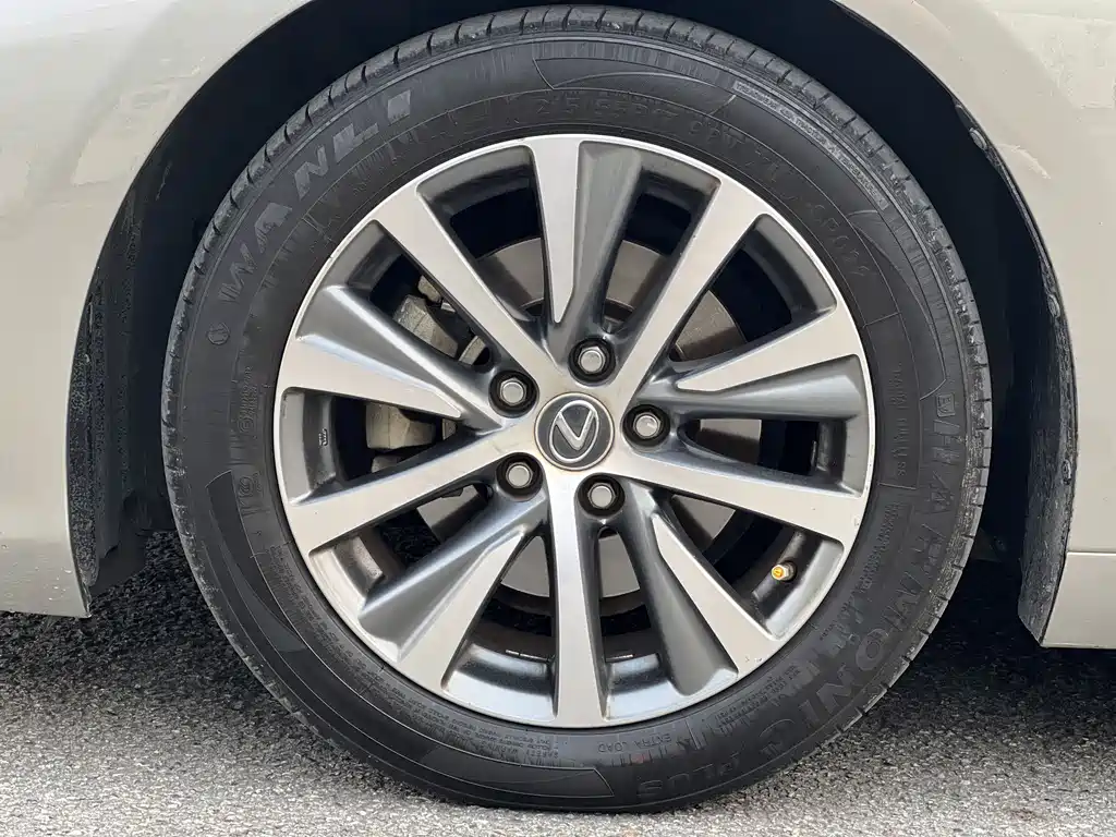 Lexus ES — фото 11