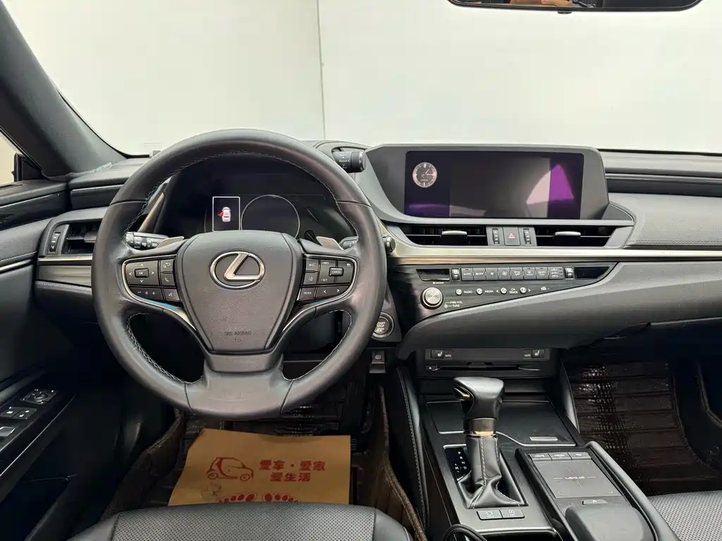 Lexus ES — фото 17