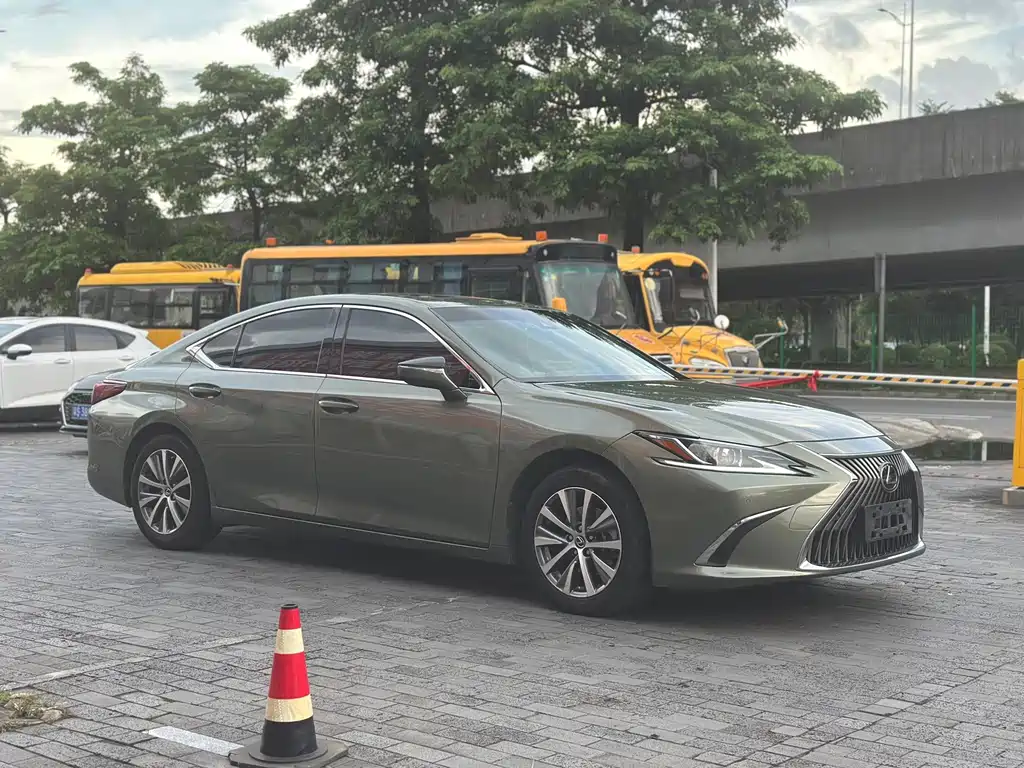 Lexus ES — фото 3