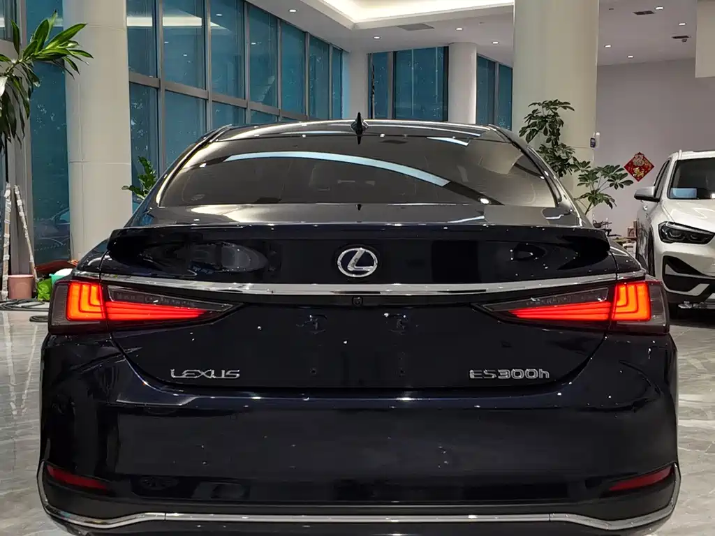 Lexus ES — фото 4