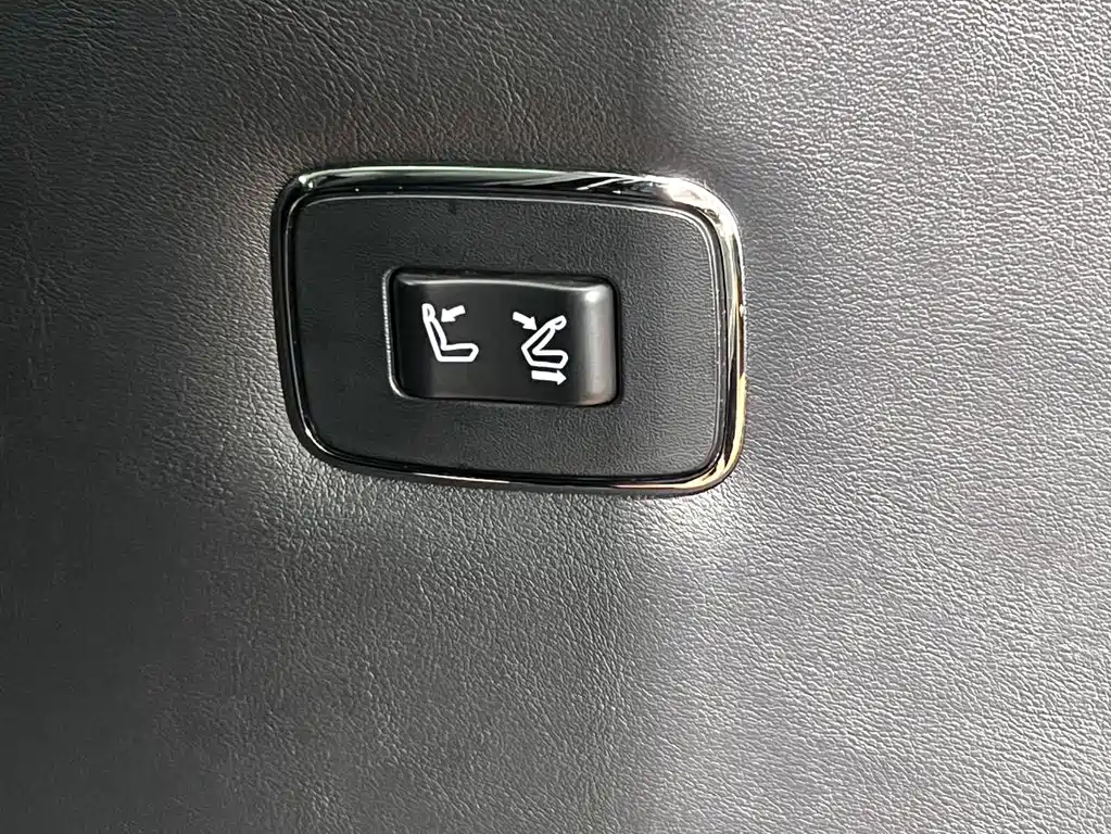 Lexus LM — фото 15