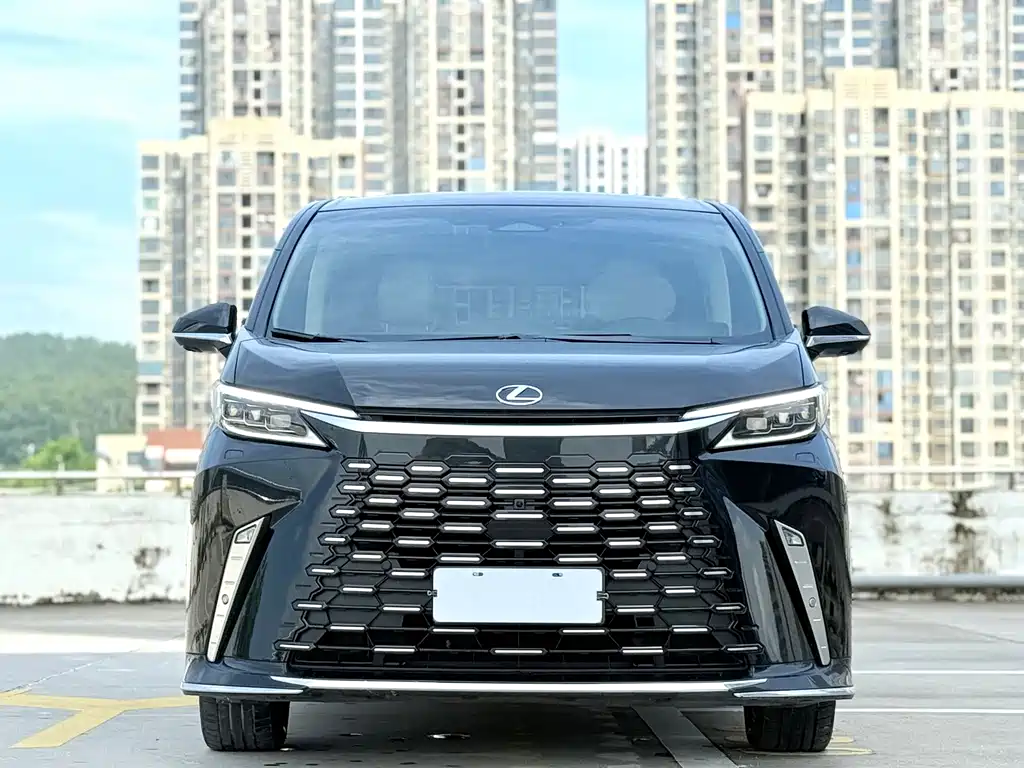 Lexus LM — фото 2