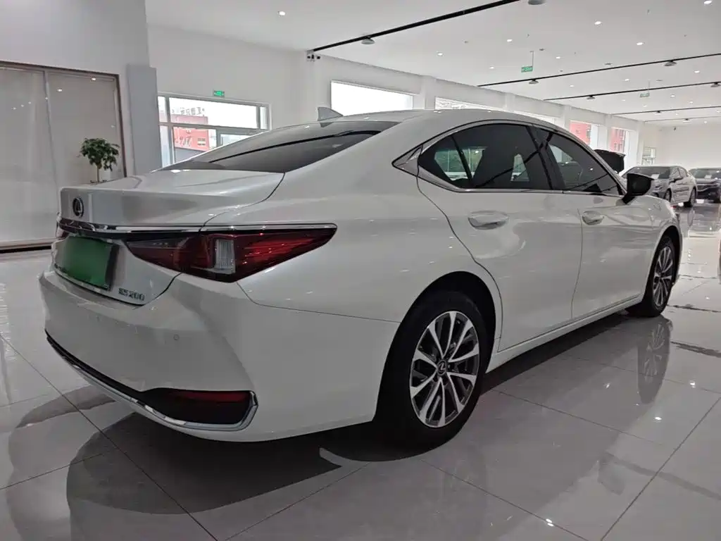 Lexus ES — фото 7