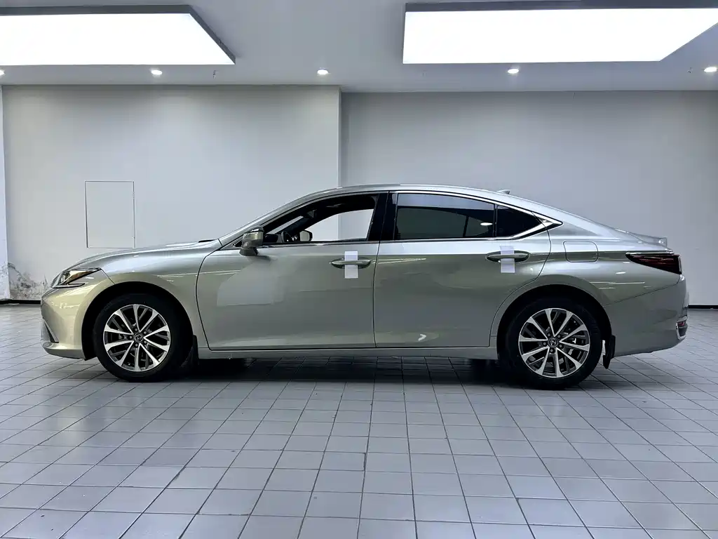 Lexus ES — фото 9