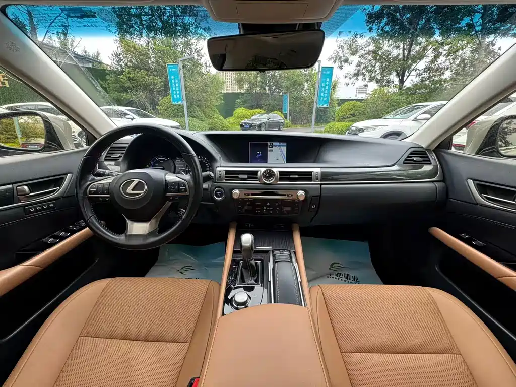 Lexus GS — фото 10