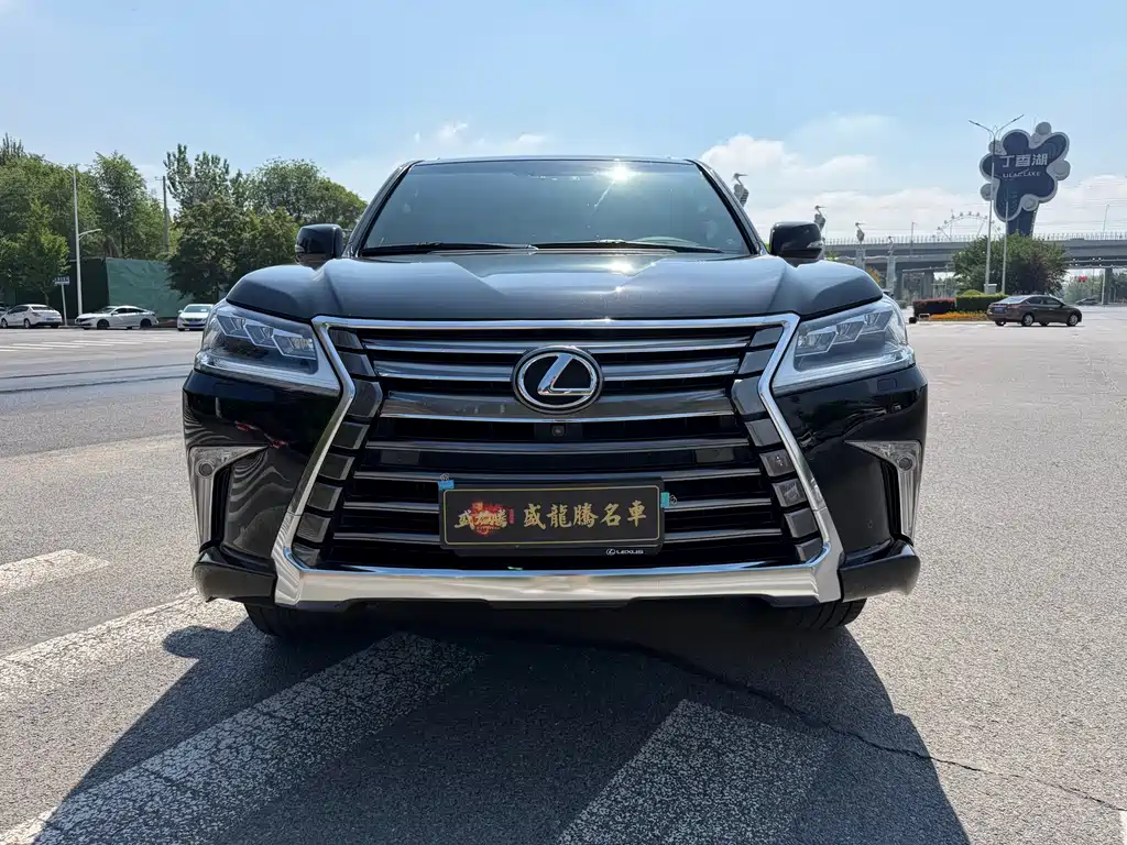 Lexus LX — фото 2