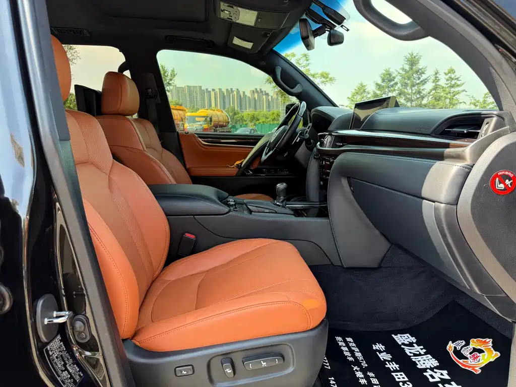 Lexus LX — фото 17