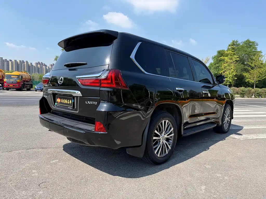 Lexus LX — фото 4
