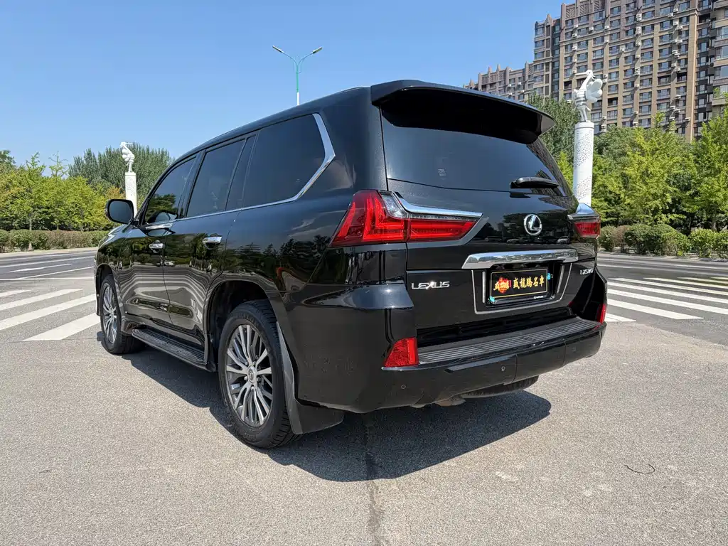 Lexus LX — фото 6