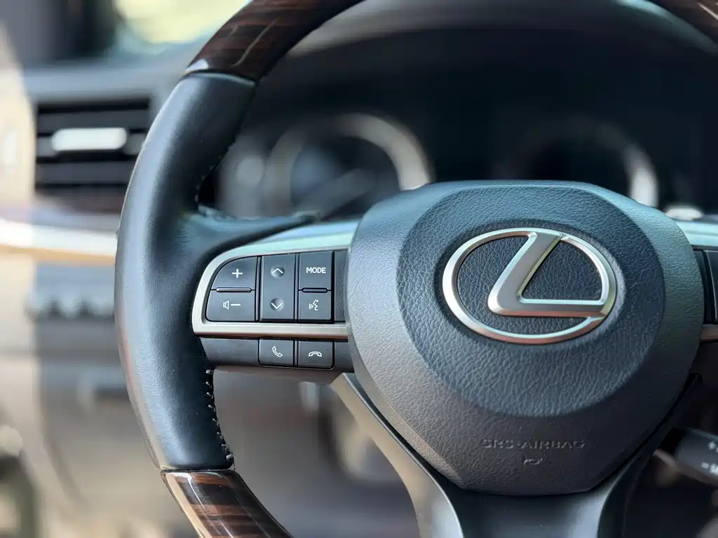 Lexus LX — фото 9