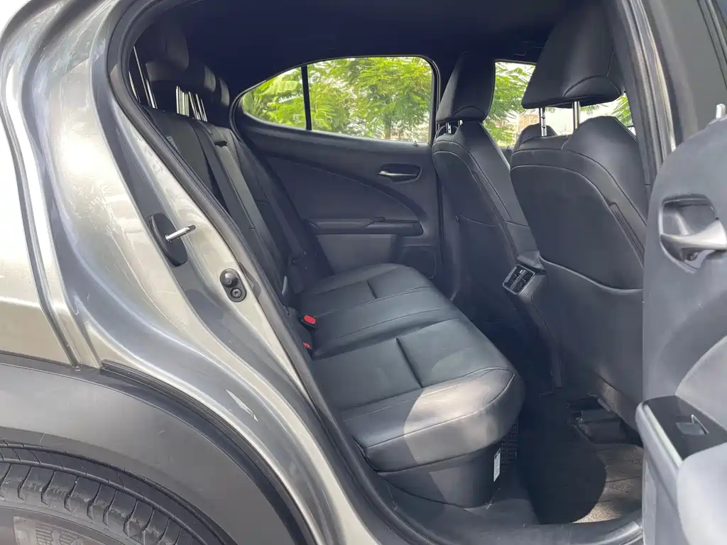 Lexus UX — фото 15